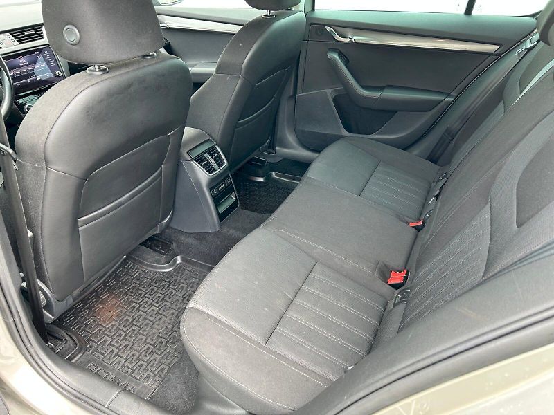 Škoda Octavia (2017) Style PLUS 1.6 TDI 85 kW - fotka 27 z 30