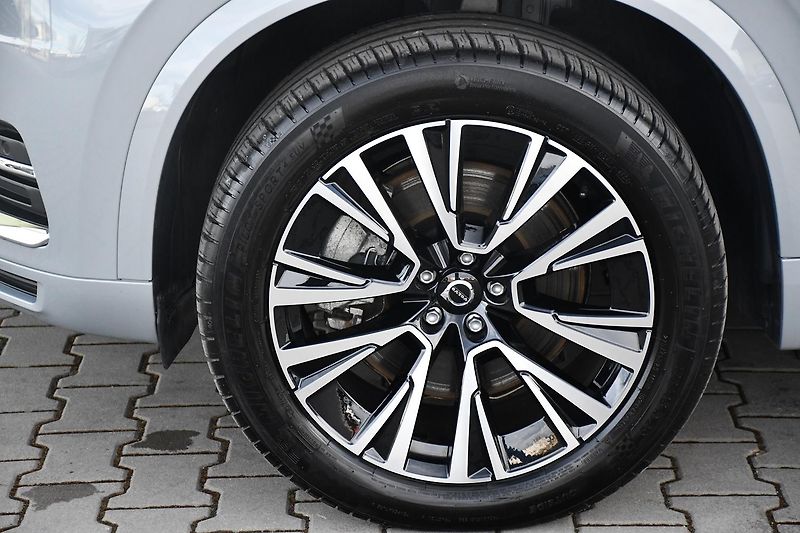 Volvo XC90 T8 AWD RECHARGE 7MÍST 1M  - fotka 33 z 38