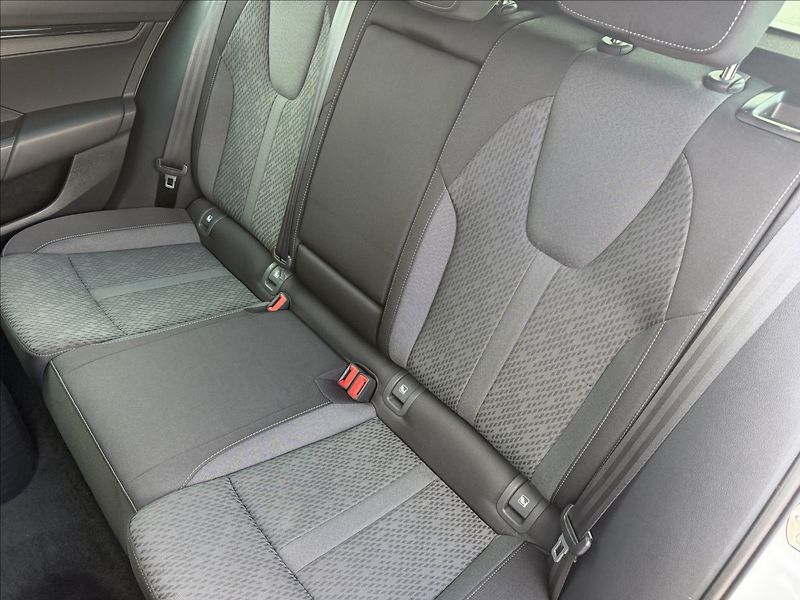 Škoda Octavia IV 2.0 TDI Ambition/Virtual/Fu - fotka 24 z 28