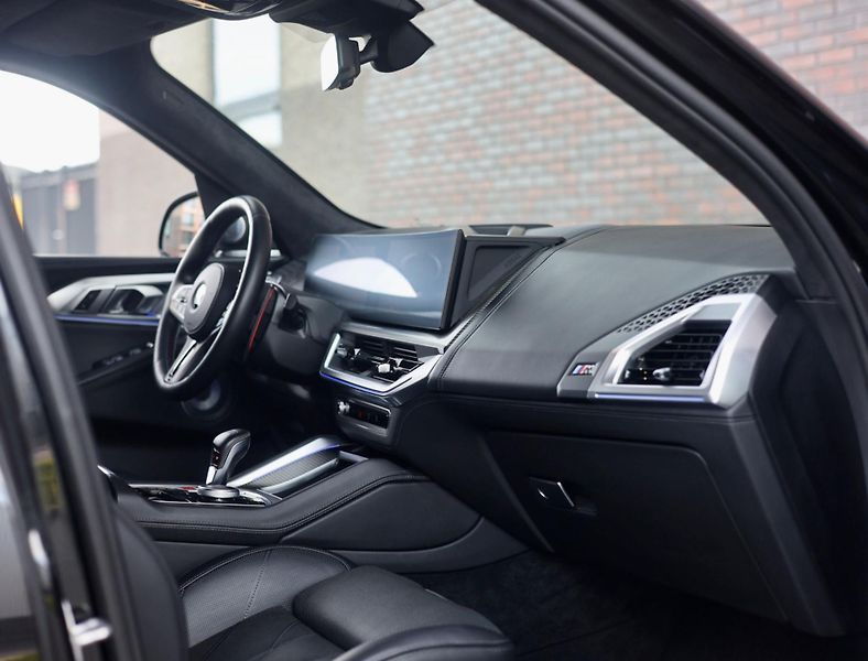BMW XM (2023) 4.4 V8 ehybrid 480 KW - fotka 31 z 57