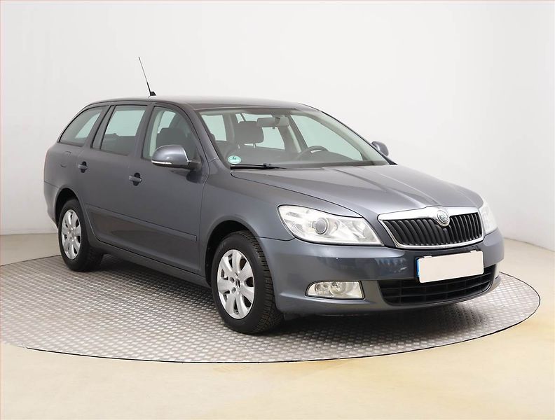 Škoda Octavia (2009) Ambiente 2.0 TDI, Navi - fotografie inzerátu