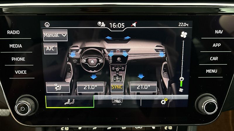 Škoda Superb 2.0 TDI Ambition Combi - fotka 24 z 24