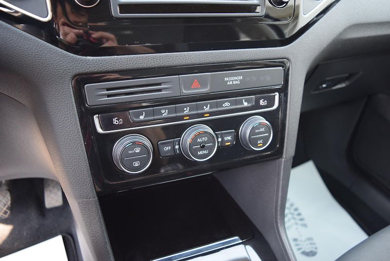 Volkswagen Golf Sportsvan (2015) 1.4TSI 92kw HGLBMT TAŽ KAM APP - fotka 23 z 50