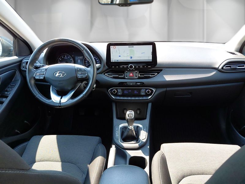 Hyundai i30 (2020) 1,5 CVVT 81 kW Smart ČR - fotka 22 z 25