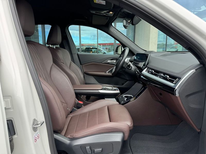 BMW iX1 xDrive 30 - fotka 18 z 22