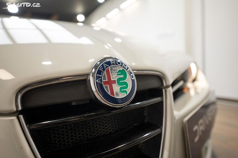 Alfa Romeo Brera SkyView 2.4 JTDm 154 kW - fotka 25 z 29