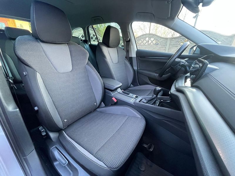 Škoda Octavia 1.5TSi 1.MAJ ČR NEBOUR. ZÁRUKA - fotka 17 z 20