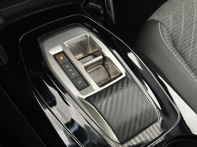 Peugeot 2008 1,2 PT Allure, 96kW, Automat - fotka 14 z 17