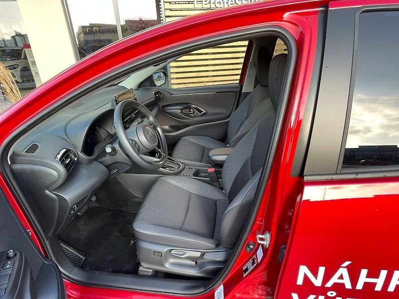 Toyota Yaris 1.5 Hybrid 116HP Style - fotka 13 z 27
