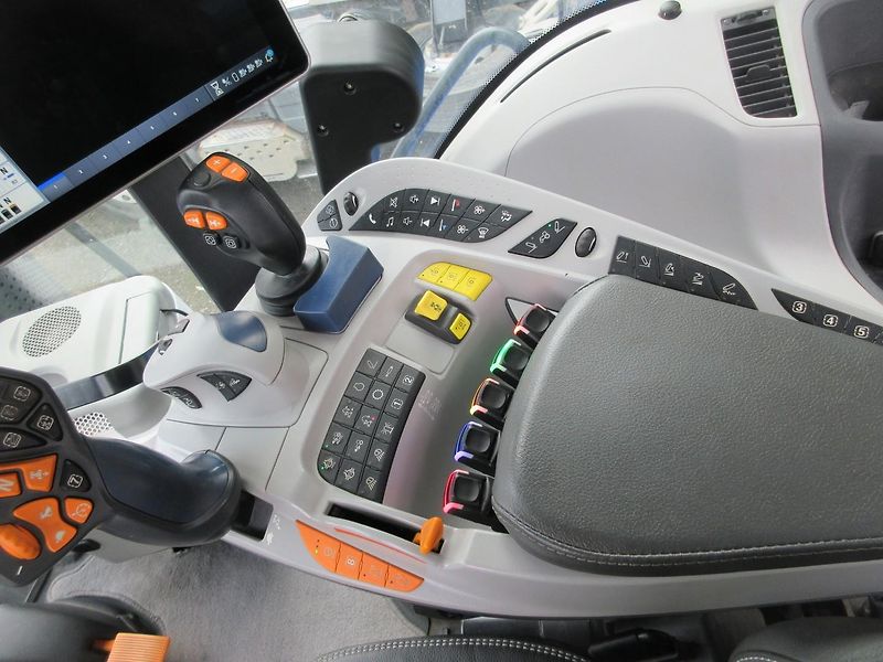 New Holland T8.435AC GENESIS - fotka 8 z 14
