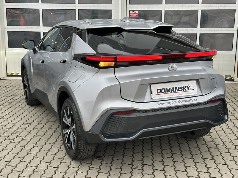 Toyota C-HR (2025) 1.8L HEV STYLE - fotka 3 z 35
