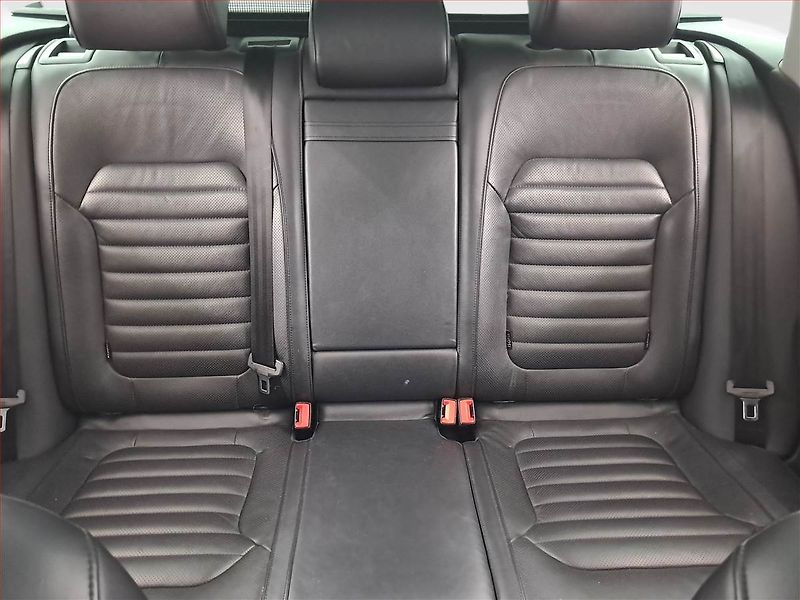 Volkswagen Passat (2014) 2.0 TDI, Automat, Navi, Xenony - fotka 10 z 20