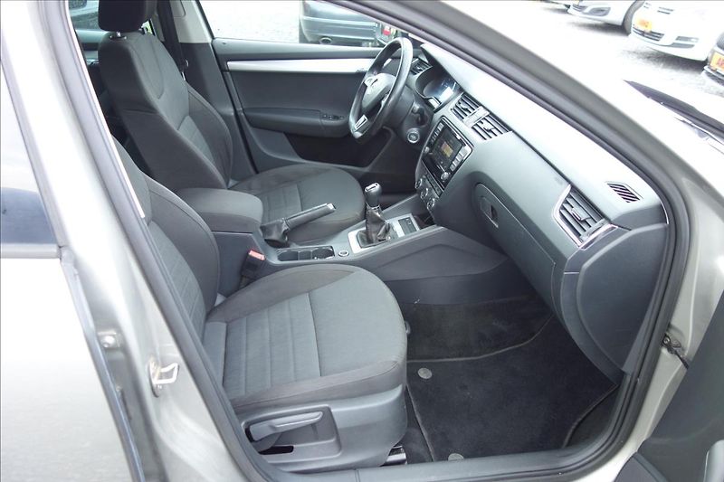 Škoda Octavia 1,6 TDi,ČR,SERV.KN.,STYLE,4x4. - fotka 10 z 32