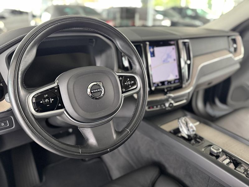Volvo XC60 T8 AWD*Recharge*REZERVACE! - fotka 10 z 36