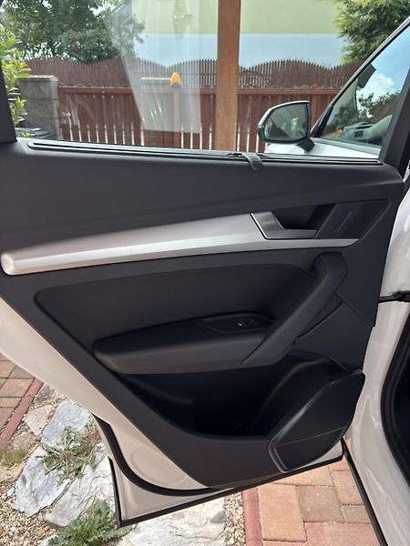 Audi Q5 (2023) 2.0 55TFSI e 220kW 4x4 - fotka 24 z 25