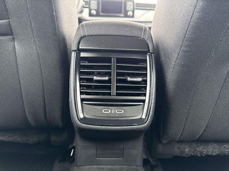 Škoda Kamiq (2023) 1.0 TSI Fresh - fotka 28 z 32