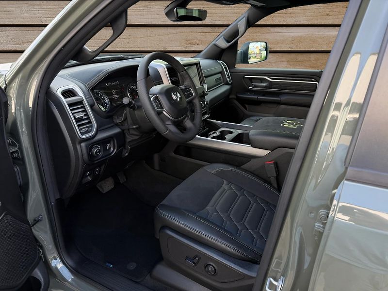 Dodge RAM (2020) +OFFROAD PAKET+LOOK26+HEMI+ - fotka 13 z 21