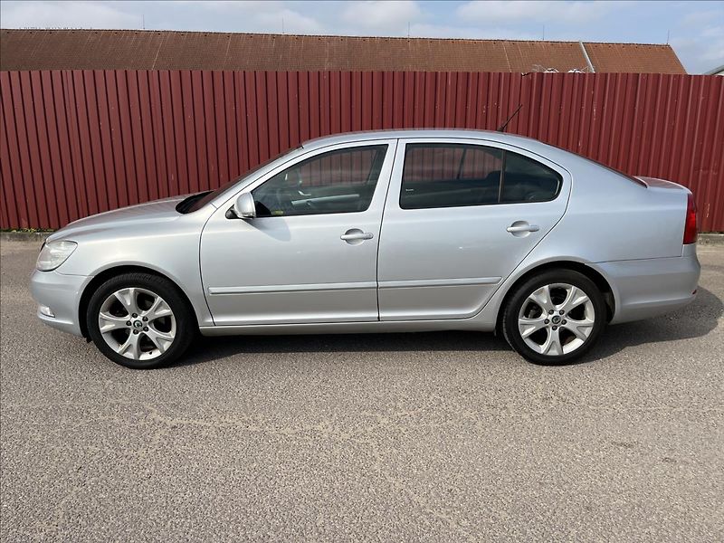 Škoda Octavia 1,6 TDi KLIMA ROZVODY SERVIS - fotka 4 z 34