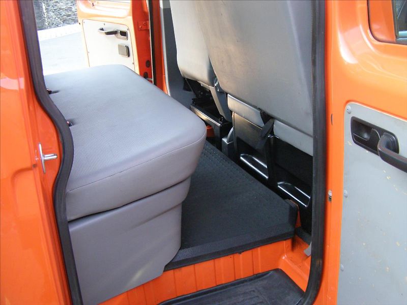 Volkswagen Transporter 1,9   DVOJKABINA 6 MIST - fotka 26 z 27