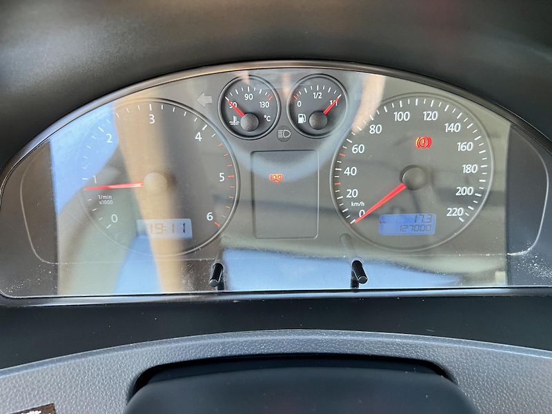 Volkswagen Transporter 1.9TDI 77KW,6MÍST,1MAJ,127TKM - fotka 30 z 45