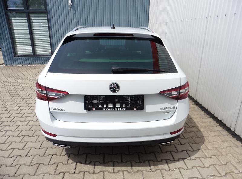 Škoda Superb III Combi 2.0 TSi Laurin & Kle - fotka 7 z 18