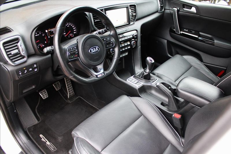 Kia Sportage 1,6 T-GDi 130kW 4x4 GT-line - fotka 12 z 45