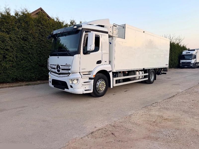 Mercedes-Benz (2016) Antos 1830 chlaďák EURO 6 - fotka 2 z 21