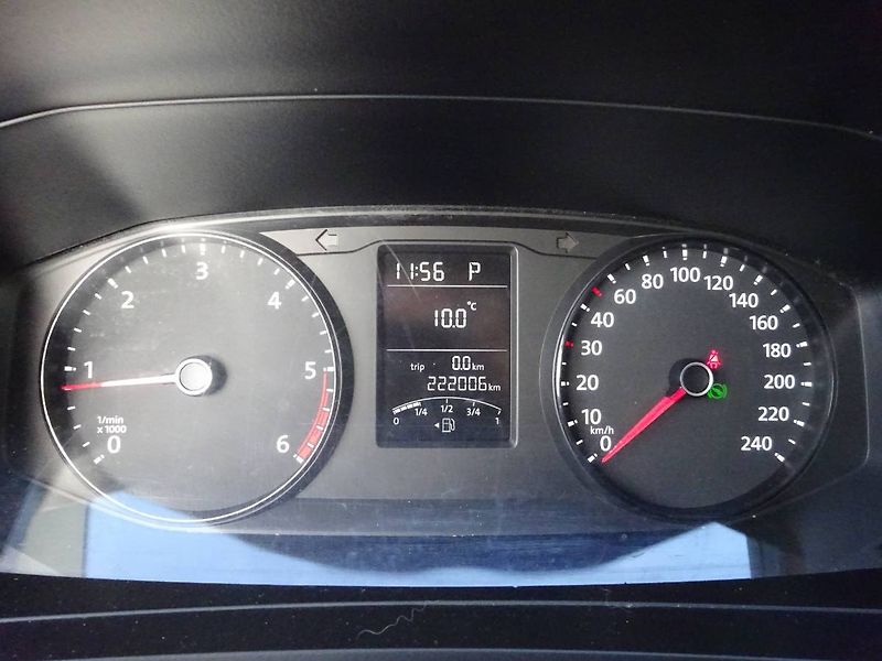 Volkswagen Multivan (2016) 2,0TDi /110kW KR 4 Motion DSG - fotka 12 z 25