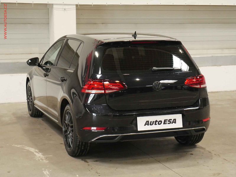 Volkswagen Golf (2017) 1.4TSi, 2.maj,ČR, Navi, LED - fotka 4 z 21