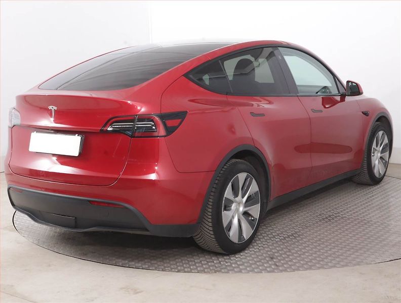 Tesla Model Y (2022) RWD LFP 60kWh, SoH 93% - fotka 5 z 21