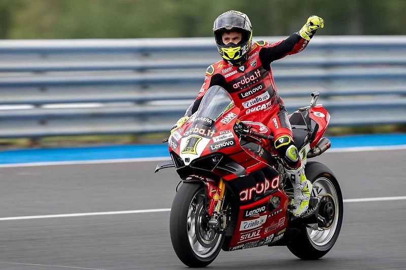 Podnik věnovaný seriálu MS Superbiků se v Mostě uskuteční o víkendu 19. až 21. července. Také letos bude pro fanoušky připravena Victory Lane.