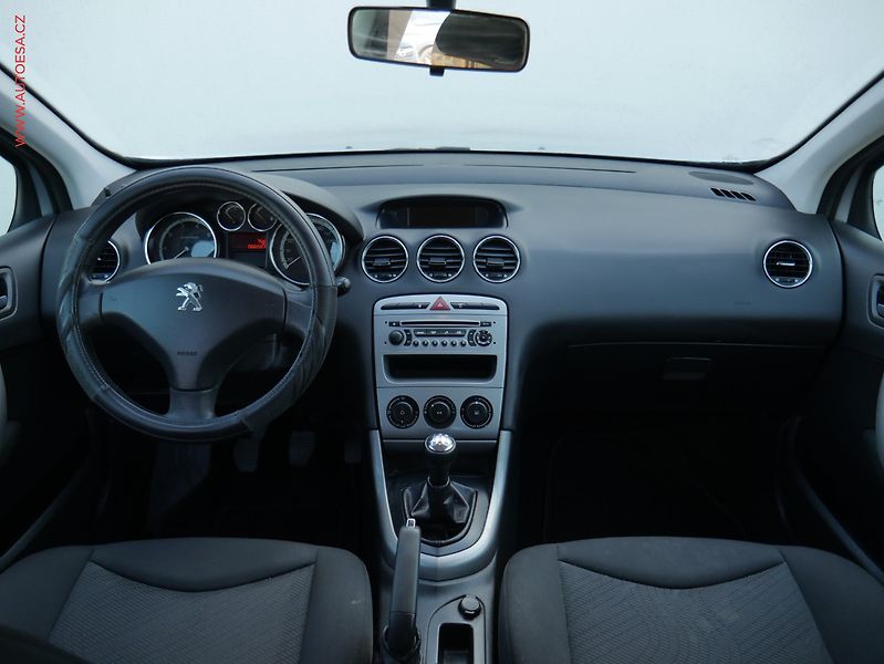 Peugeot 308 (2012) 1.4 VTi, 2.maj,ČR, Access - fotka 8 z 19
