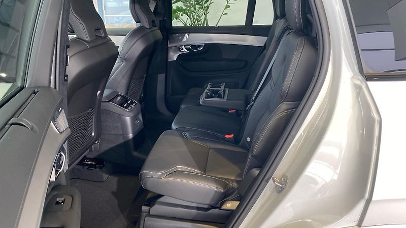 Volvo XC90 (2026) ULTRA BLACK EDITION, T8 AWD, 1 - fotka 11 z 15