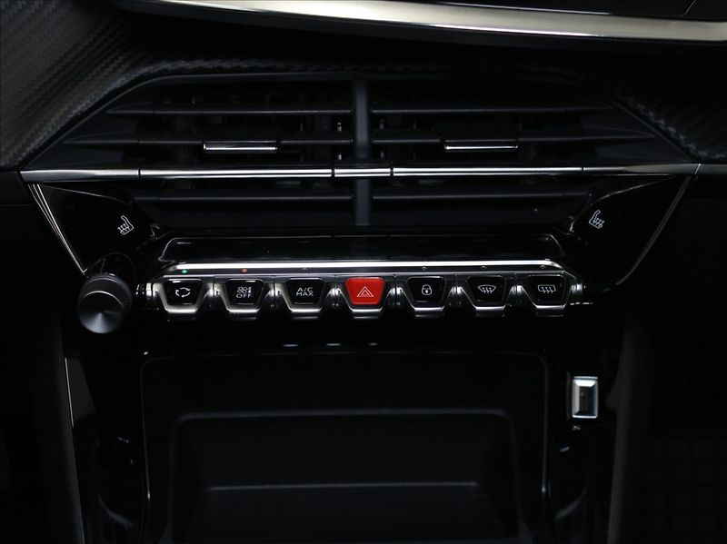Peugeot 208 1,2 PTech 74kW AT 37tkm. - fotka 14 z 21