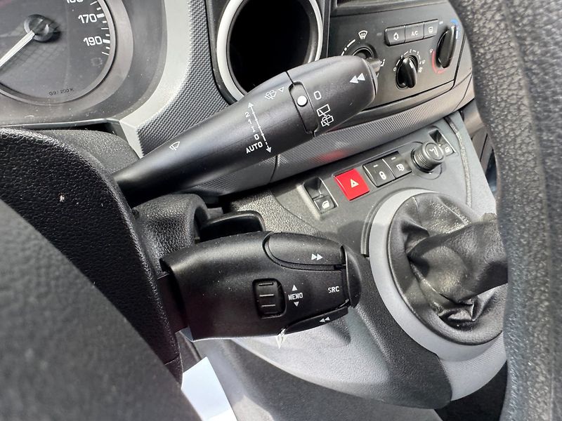 Peugeot Partner (2009) 1.6 16V - fotka 18 z 28