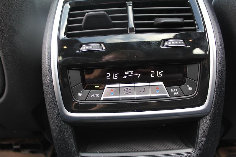 BMW X5 M50i - fotka 12 z 24