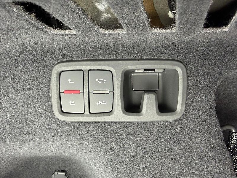 Audi Q8 50TDI QUATTRO S-LINE, WEBASTO, - fotka 35 z 38