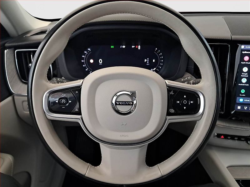 Volvo XC60 (2022) B5 AWD - fotka 16 z 19