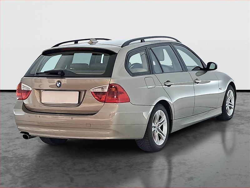 BMW Řada 3 (2008) 320 d, Navi, Xenony, Tempomat - fotka 5 z 18