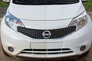 Nissan vyvinul prototyp vozu s nanolakem, který odpuzuje špínu.