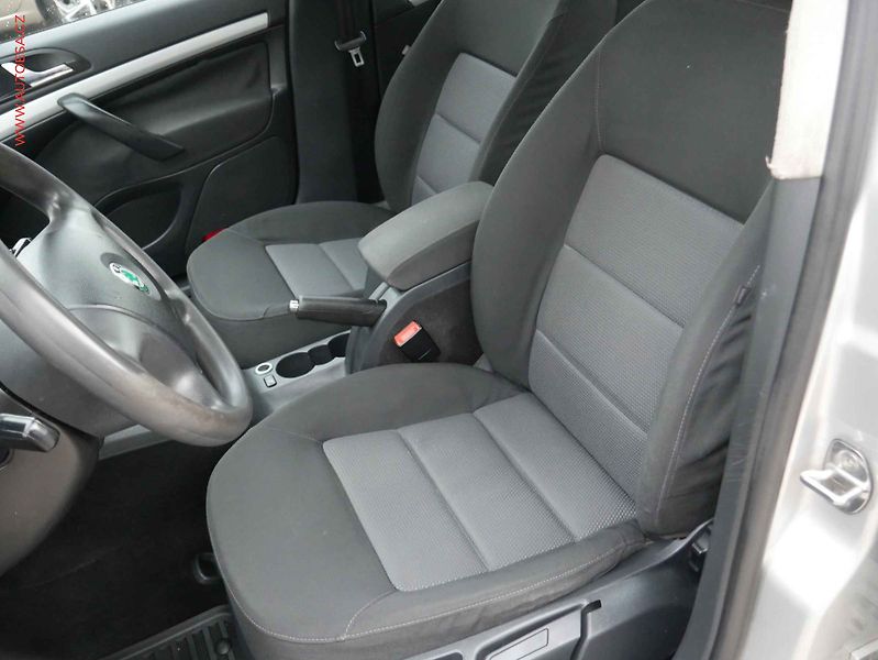 Škoda Octavia (2006) 1.6i, Klima - fotka 9 z 15