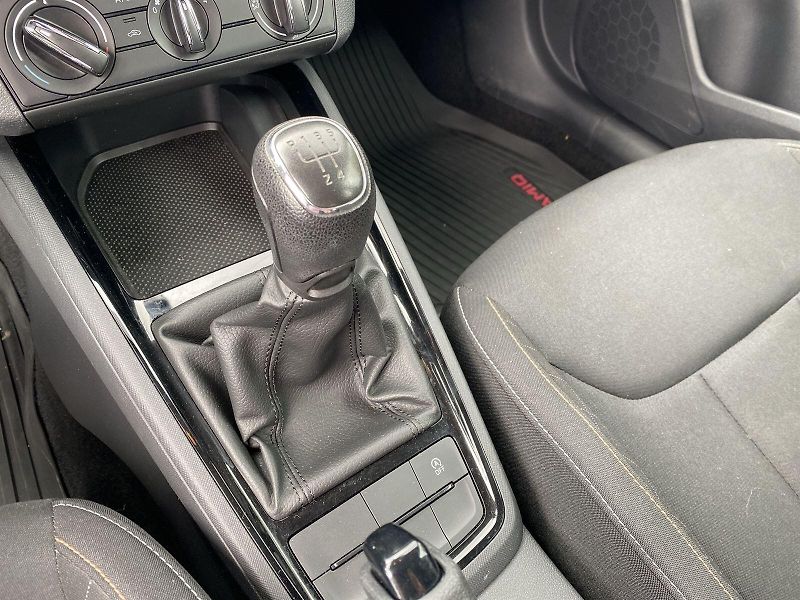 Škoda Kamiq (2022) 1.0 TSI Ambition - fotka 13 z 32