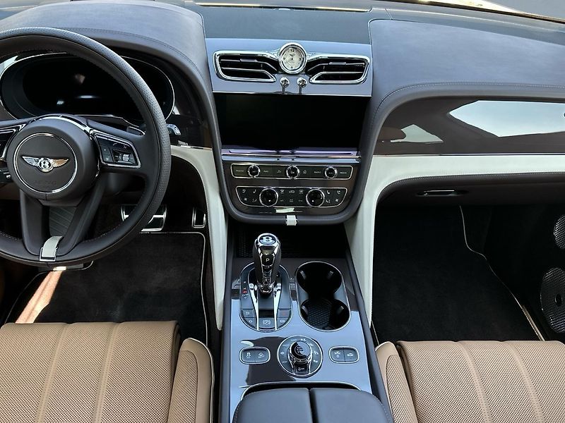 Bentley Bentayga EWB - fotka 9 z 11