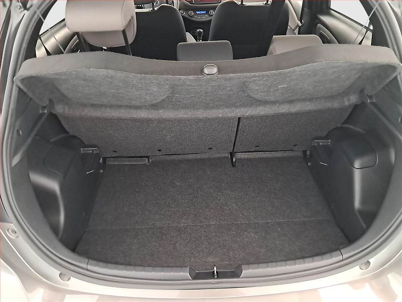 Toyota Yaris (2020) Style 1.5 Dual VVT-i - fotka 14 z 18