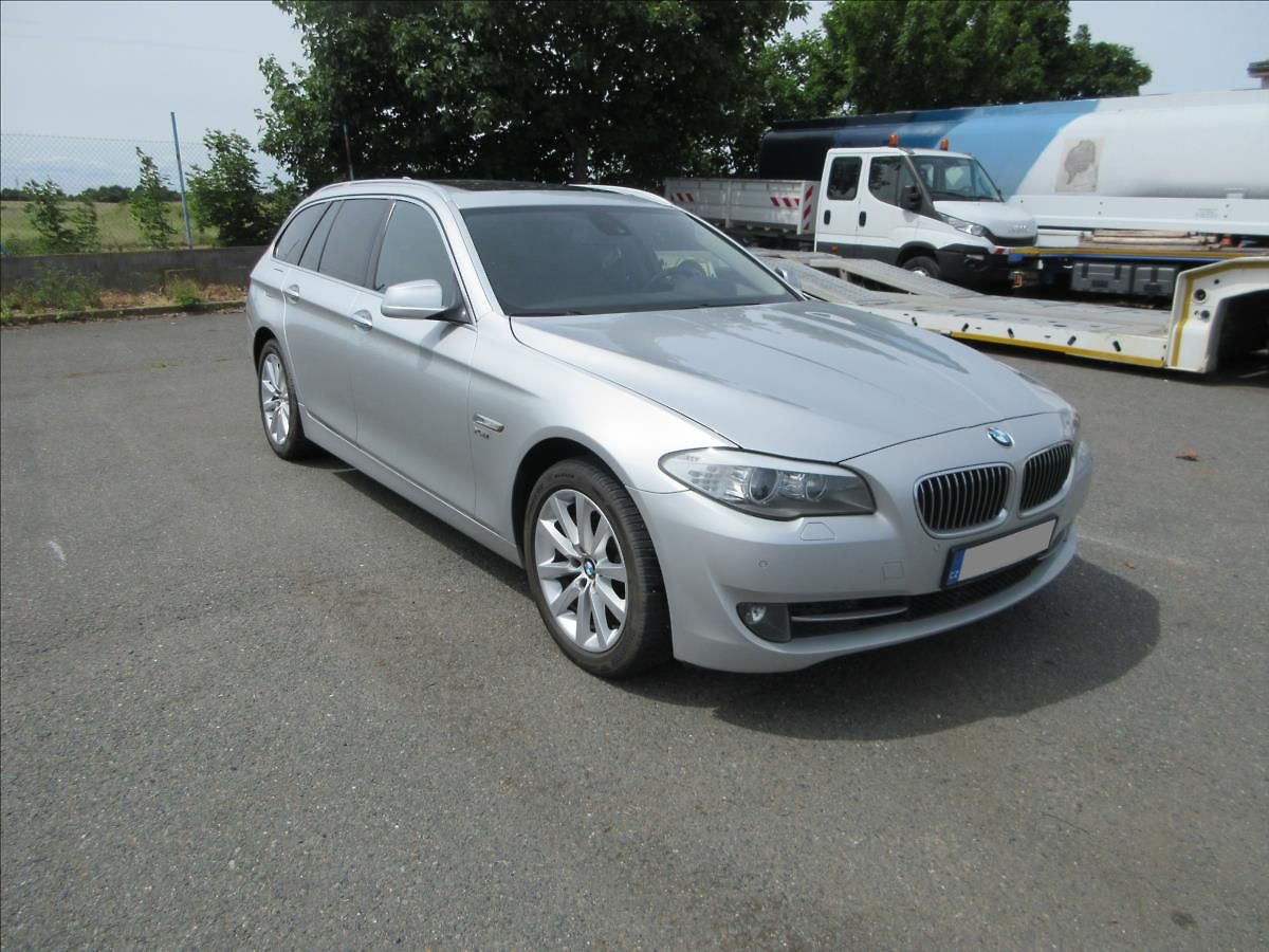 BMW Řada 5 525D xDrive, Panorama, HeadUp