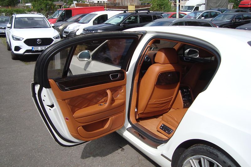 Bentley Continental Flying Spur (2013) SPEED 6.0 W12 - fotka 17 z 49