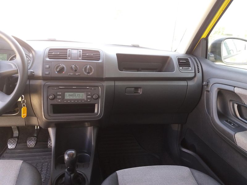 Škoda Fabia 1.2TSi,63kW,KLIMA,1.MAJITEK - fotka 14 z 23