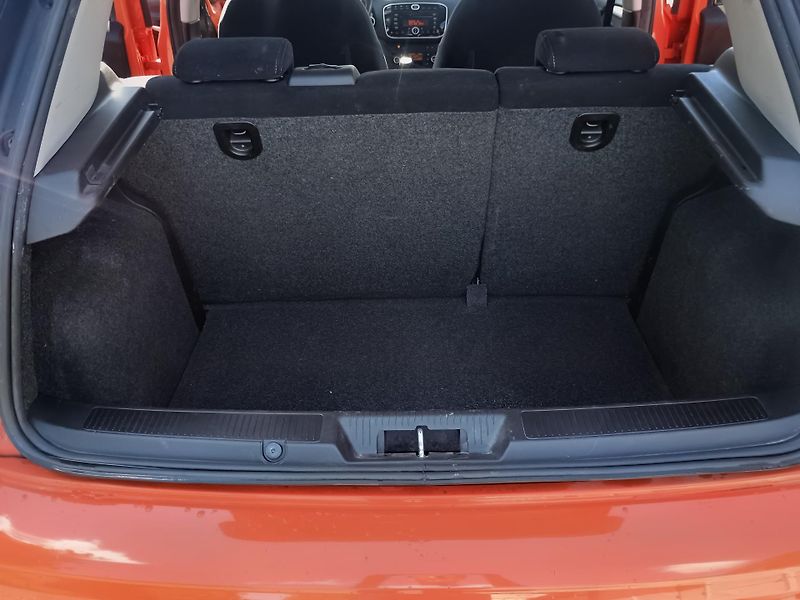 Fiat Punto (2014)  sada alu kol stáří dva roky - fotka 9 z 20