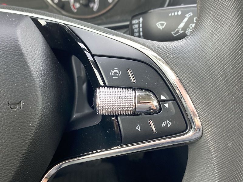 Škoda Kamiq (2023) 1.0 TSI Ambition - fotka 22 z 32