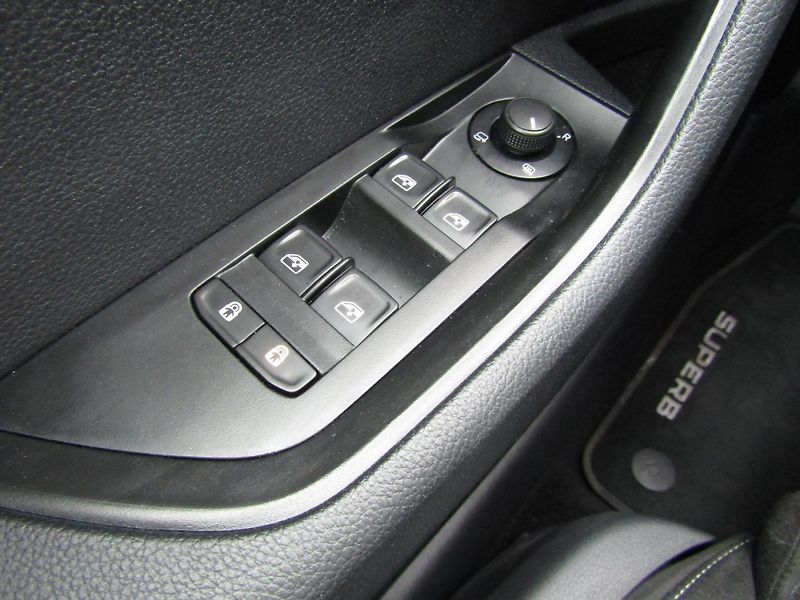 Škoda Superb (2018) 1.6 TDI 88kW DSG - fotka 28 z 38